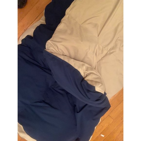 Macy's 75% Down Fill Navy/Tan Size Comforter 86" x 83" Twin - Picture 3 of 3